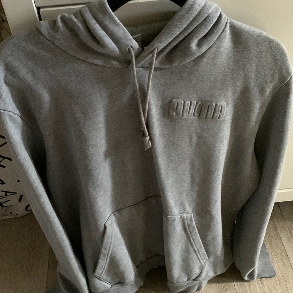 L puma hoodie
